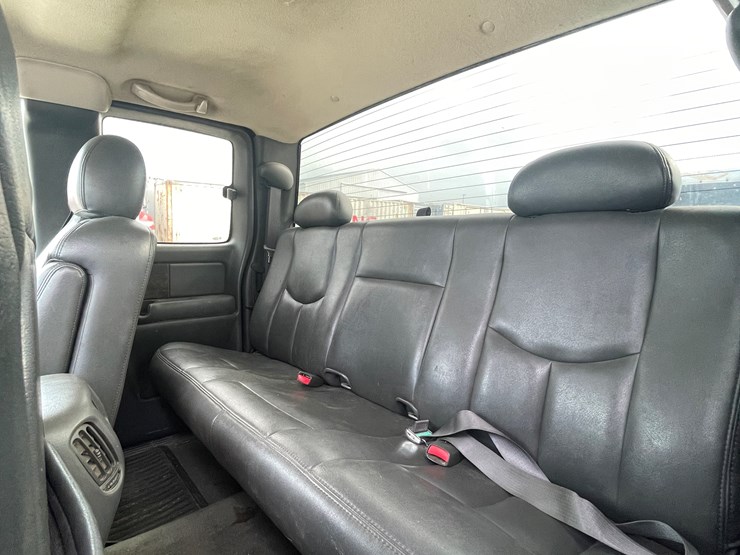 #1014-•-2003-chevy-extended-cab-pickup-truck-(has-wi-title)-image-34
