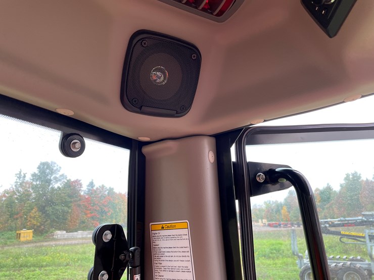 #8065-•-2024-bad-boy-4035ch-4wd-tractor-with-front-mount-berco-66"-snowblower-image-69