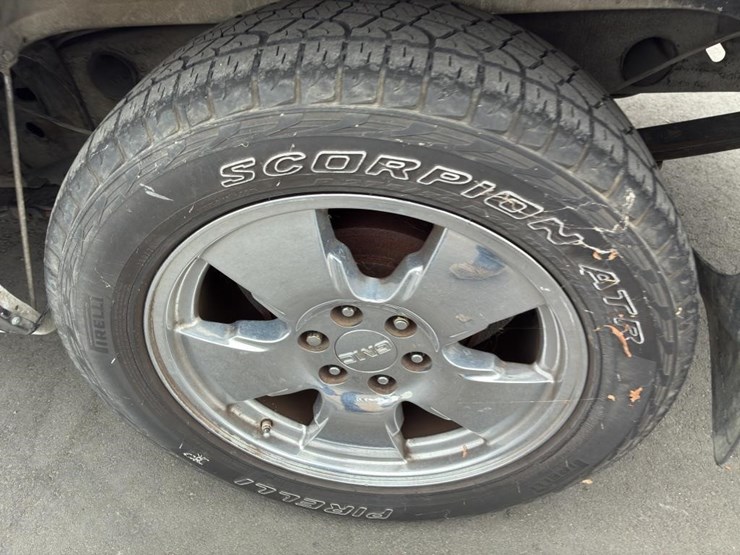 2005-gmc-sierra-crew-cab-pickup-image-6