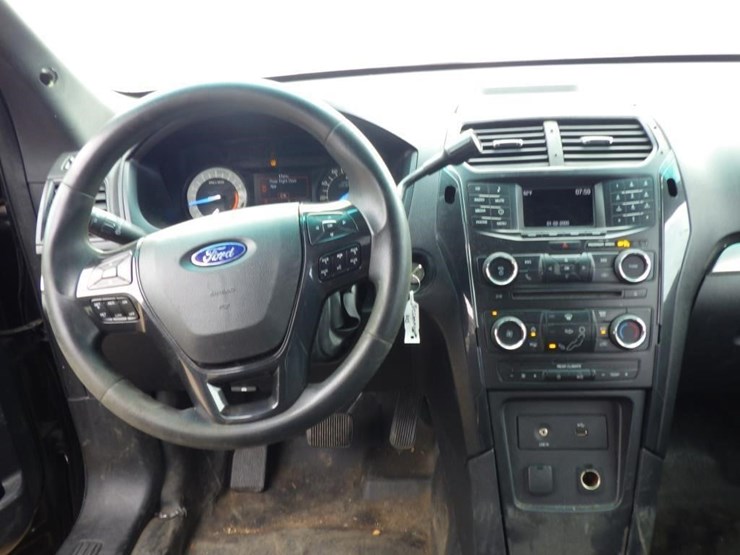 2017-ford-explorer-image-9