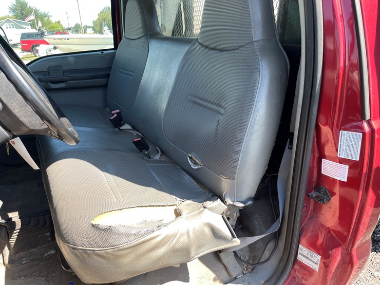 2002-ford-f550-xl-image-42
