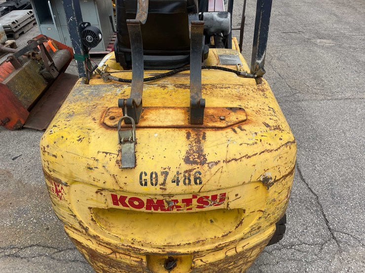 #1982-•-komatsu-forklift-(o4)-image-10