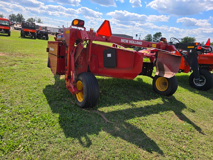2022-new-holland-210-image-17