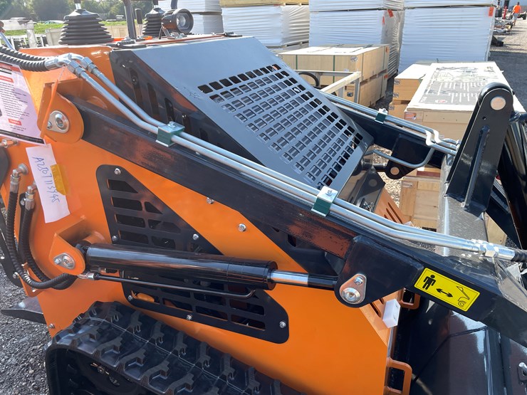 #1043-•-2025-landhonor-ldh-ht380-mini-tracked-skidsteer-image-11