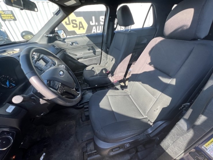 2017-ford-explorer-image-25