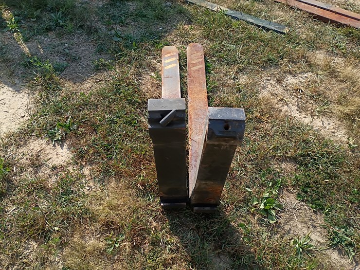 #107-•-set-of-42"-pallet-forks-[damaged]-image-3