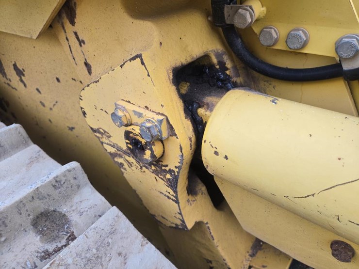 2014-komatsu-d51pxi-image-28