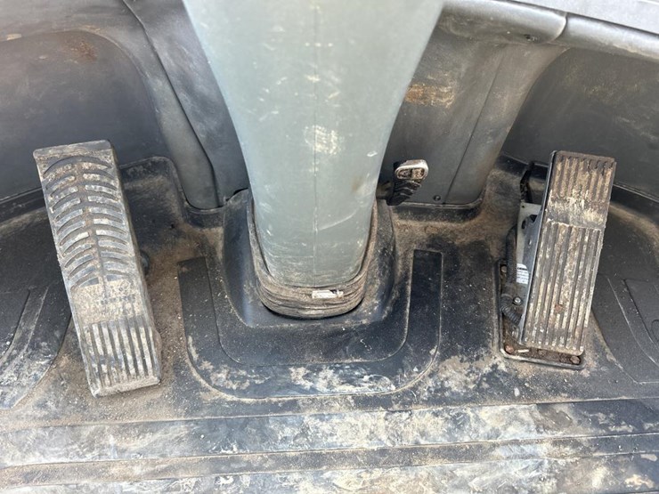 2016-deere-344k-image-67