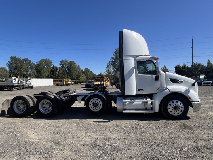 2020-peterbilt-579-image-3