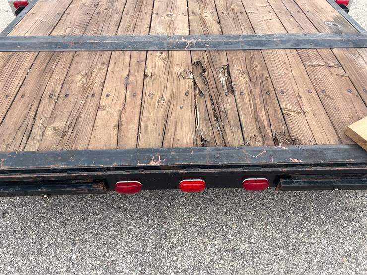 #1977-•-20'-tandem-axle-trailer-(has-wi-title)-image-36