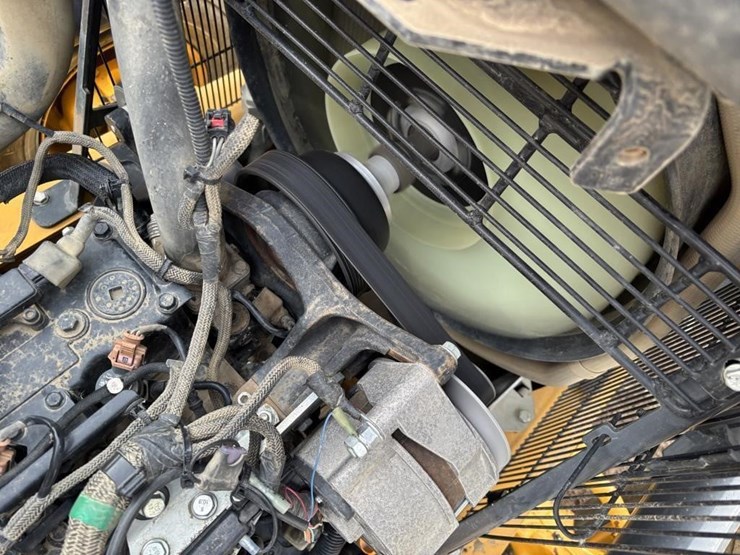 2019-deere-210l-image-43