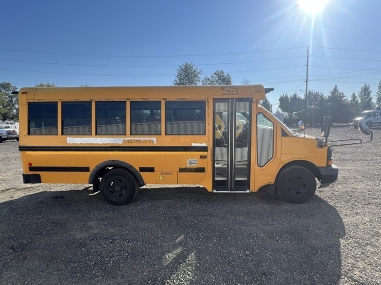 2009-chevrolet-express-school-bus-image-3