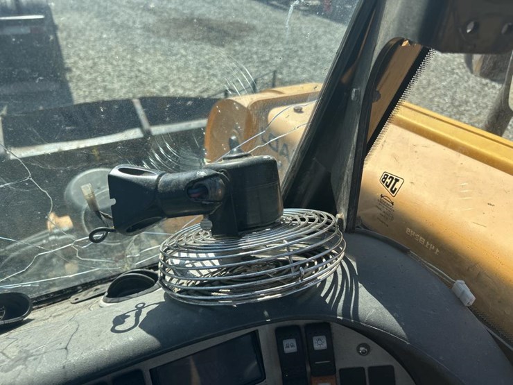 2009-jcb-527-55-image-44