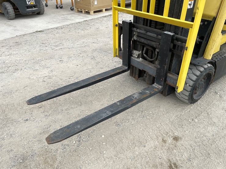 #1036-•-hyster-40-3,750lb-lp-forklift-image-9