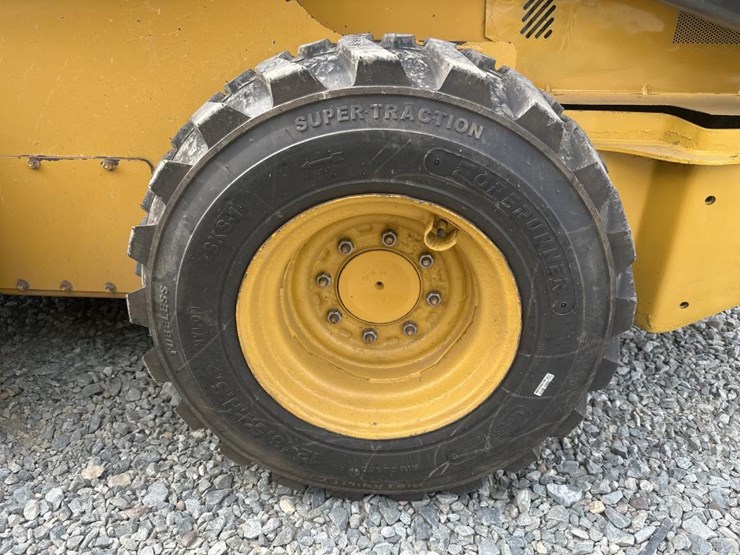 2014-deere-326e-image-53