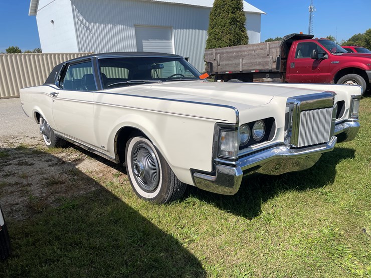 #1022-•-1969-lincoln-continental-mark-iii-image-3