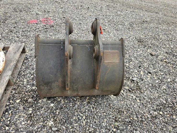 #2038-•-cp-23"-excavator-bucket-image-4