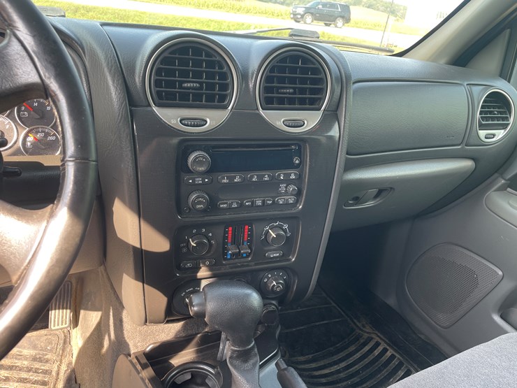 2004-gmc-envoy-image-35