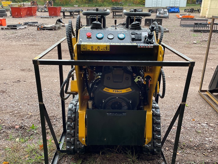 #8171-•-agt-compact-track-loader-image-5
