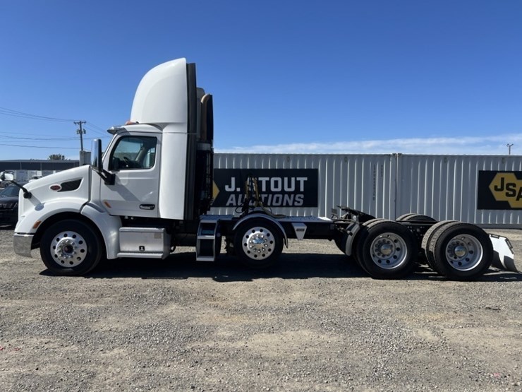 2020-peterbilt-579-image-7