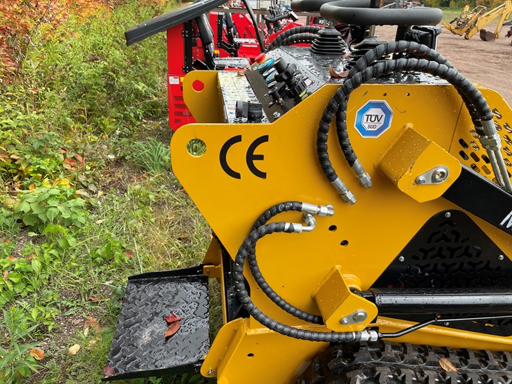 #8170-•-agt-compact-track-loader-image-16