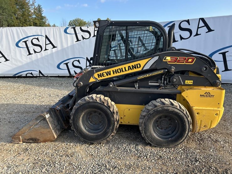 2022-new-holland-l320-image-2