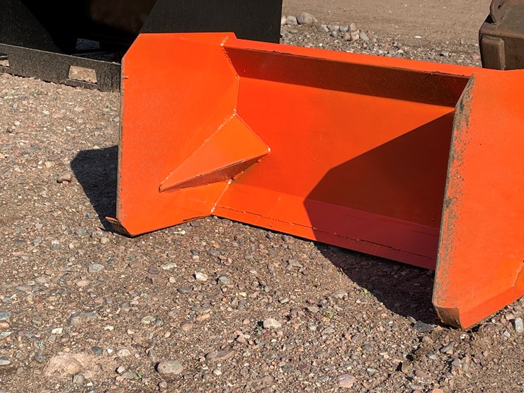 #8208-•-new-kc-36"-mini-skid-steer-snow-pusher-image-1