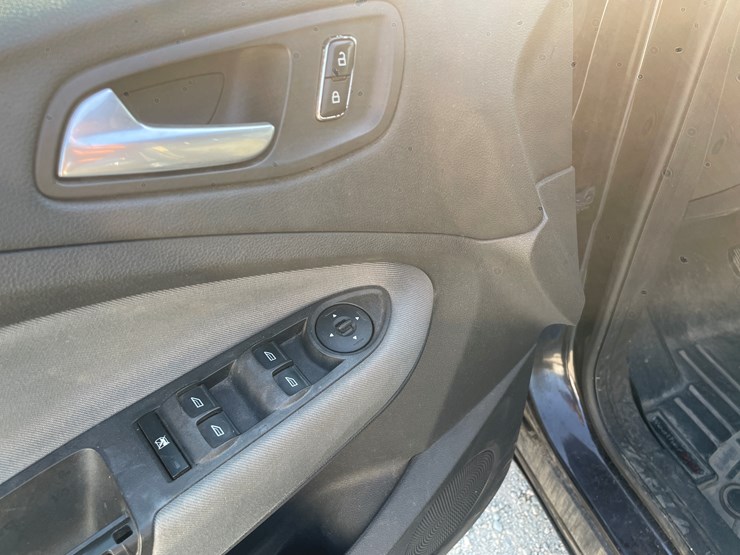 2013-ford-escape-se-image-35