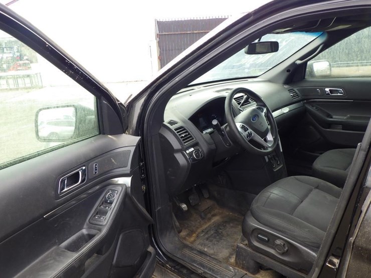2015-ford-explorer-image-5