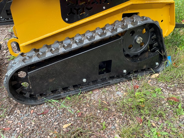 #8170-•-agt-compact-track-loader-image-11
