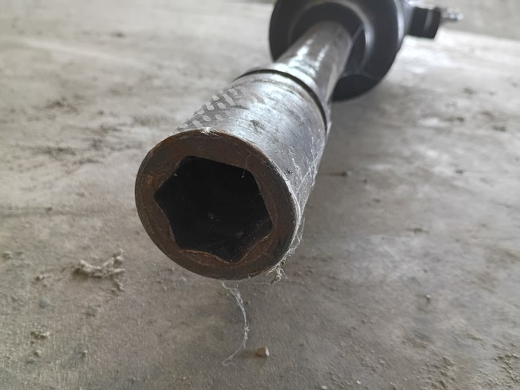 #204-•-central-pneumatic-1"-impact-wrench-image-6