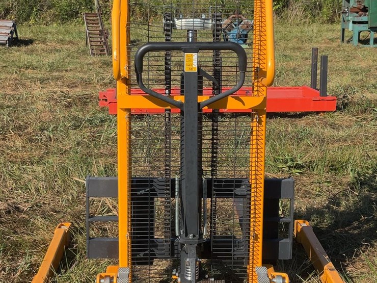 #224-•-hand-stacker-lift-image-3