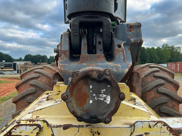 2018-deere-648l-image-11
