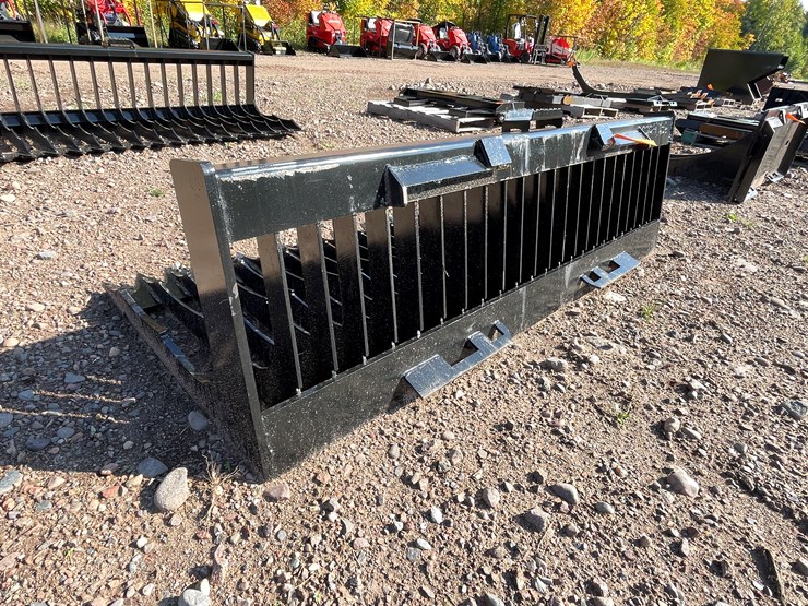 #8226-•-new-kc-72"-skid-steer-skeleton-bucket-image-6