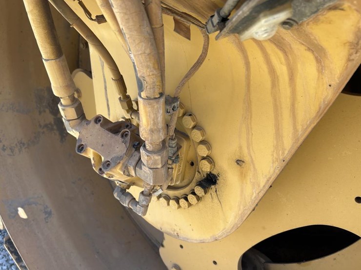 caterpillar-cb54-image-12