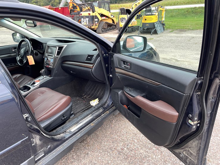 #1037-•-2014-subaru-outback-(wi-title-in-delay)-image-19