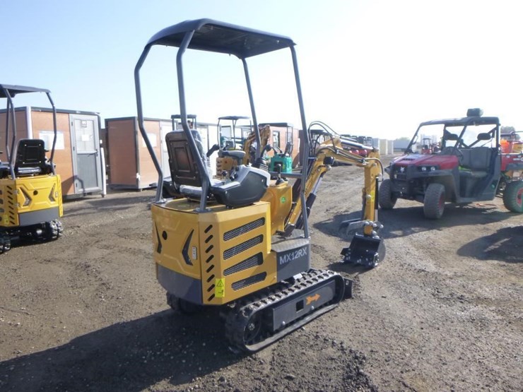 2025-agt-mx12rx-hydraulic-excavator-image-3