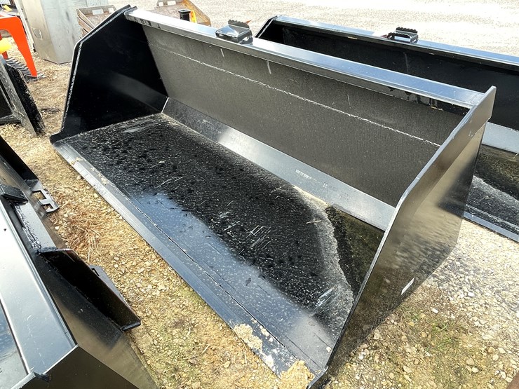 #3007-•-skid-steer-7'-dirt-bucket-image-1