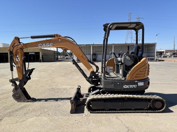 2019-case-cx37c-image-5