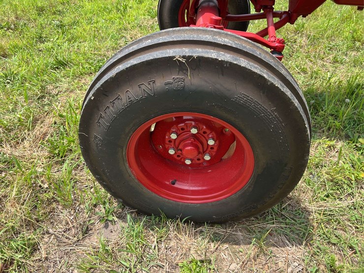 farmall-560-lp-image-25