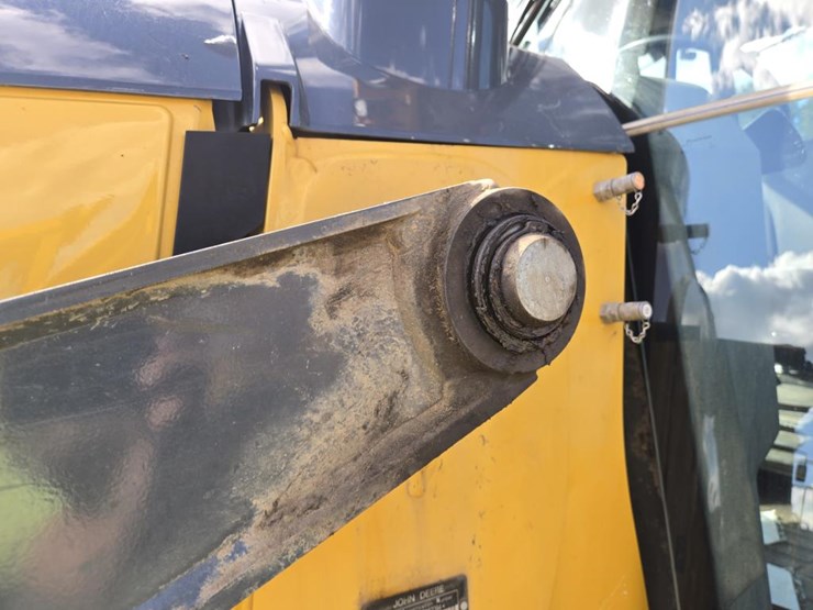 2015-deere-310sl-hl-image-32