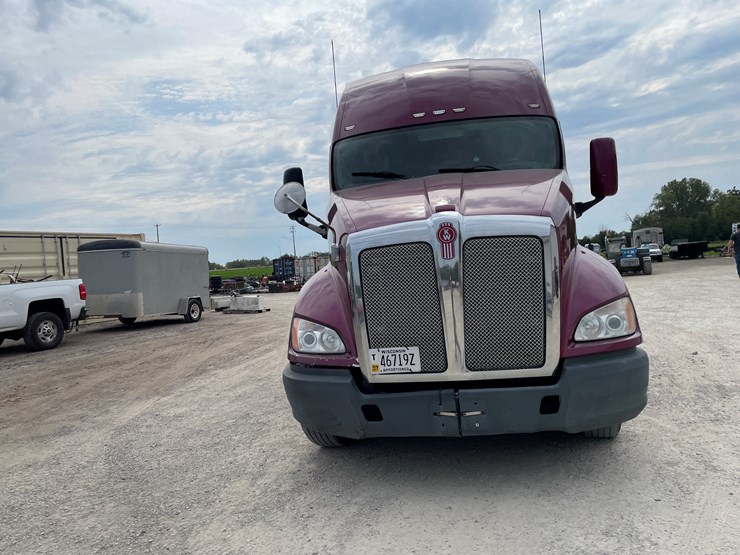 2013-kenworth-t700-image-2