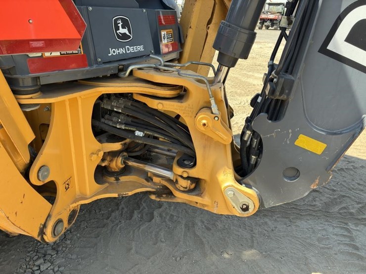 2018-deere-310l-image-8