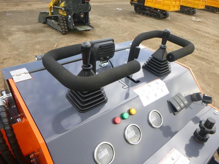 tpm-t460-skid-steer-track-loader-image-16