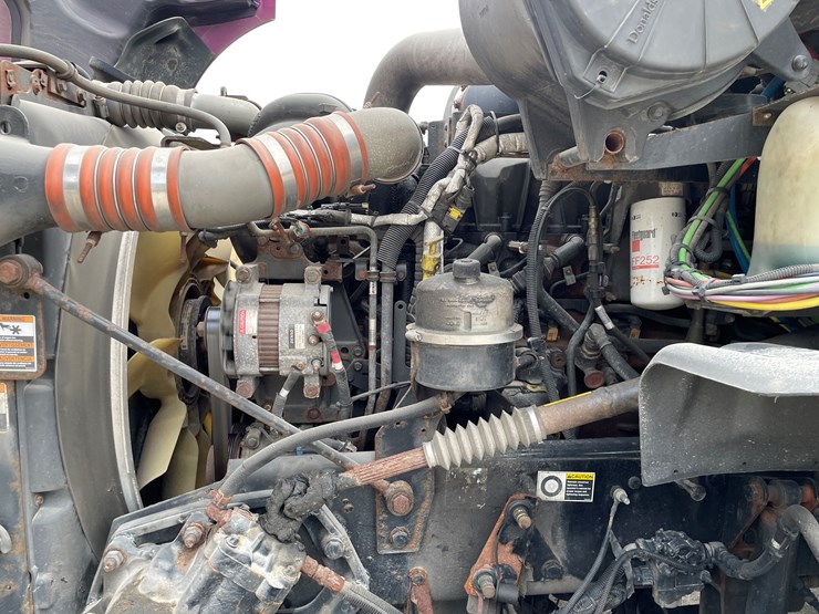 2013-kenworth-t700-image-32