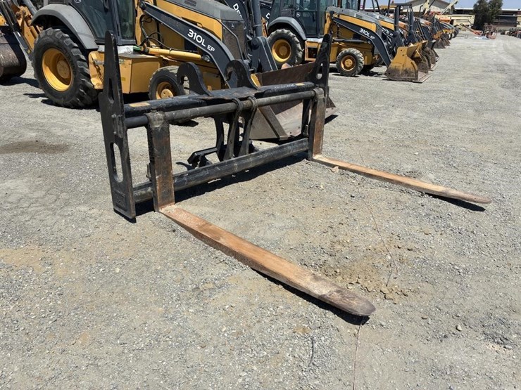 caterpillar-72"-fork-attachment-image-2