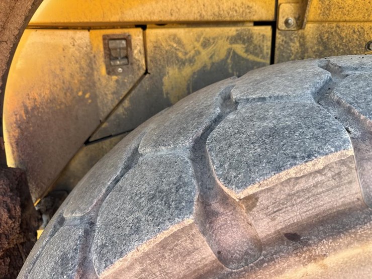 2018-deere-844k-image-76