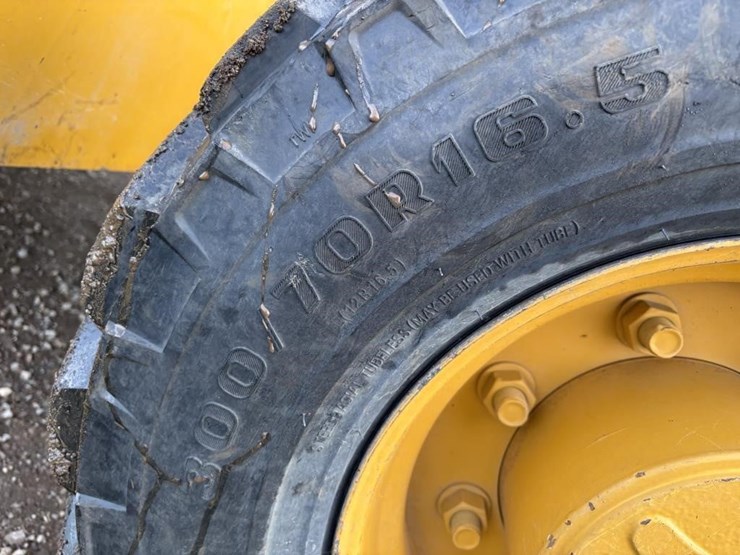 2019-deere-210l-image-25