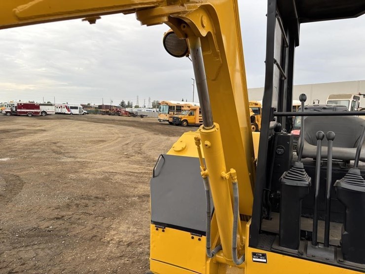 komatsu-pc28uu-image-16