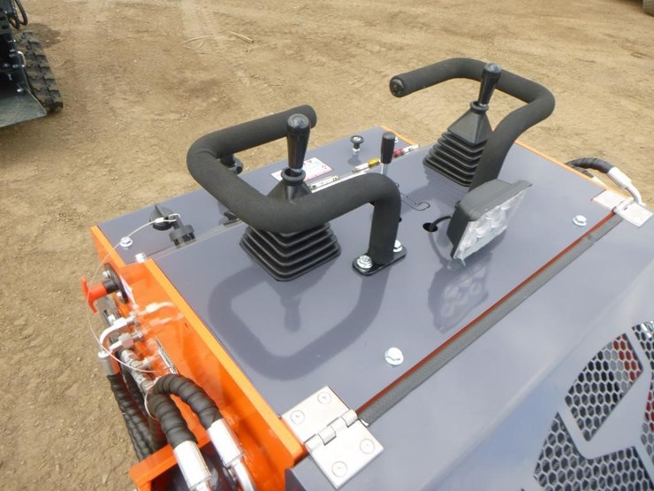 tpm-t460-skid-steer-track-loader-image-17